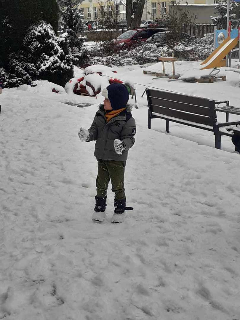 Chłopiec na śniegu.jpg